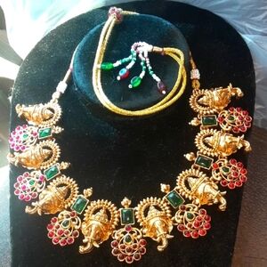 Elegant Gold Tone and Green Necklace